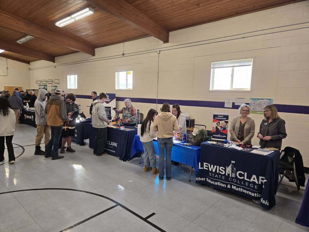 students at the career and resource fair