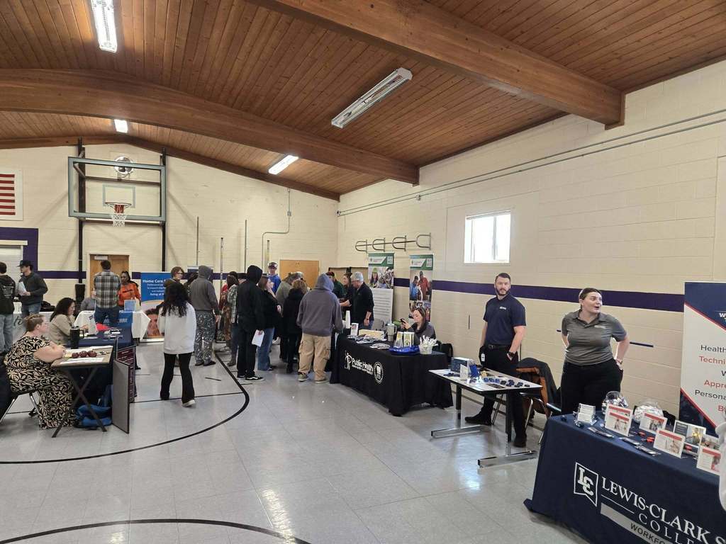students at the career and resource fair