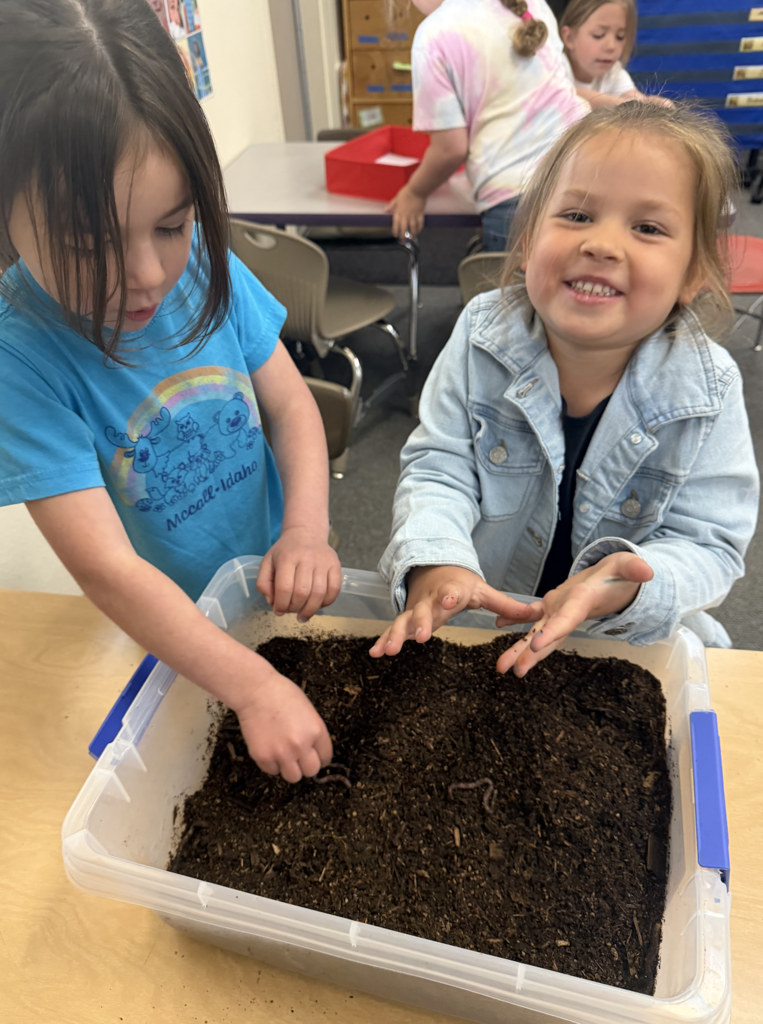 pre-k with earthworms