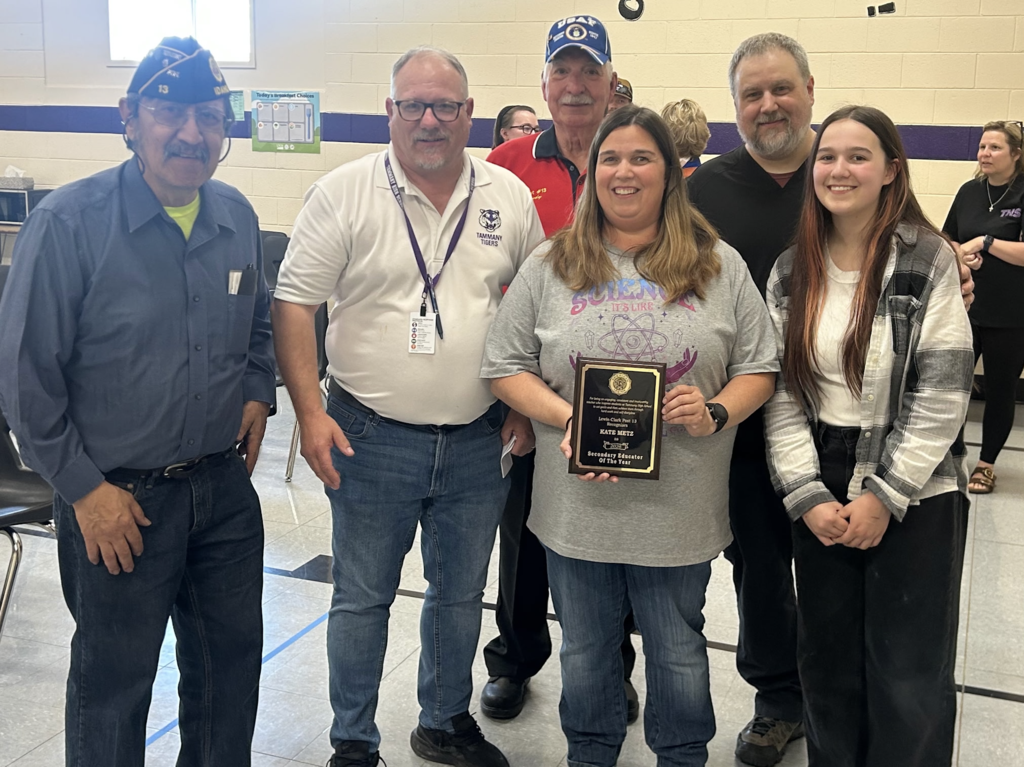 Mrs Metz receiving her award