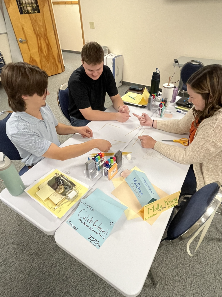 teachers working together at round tables