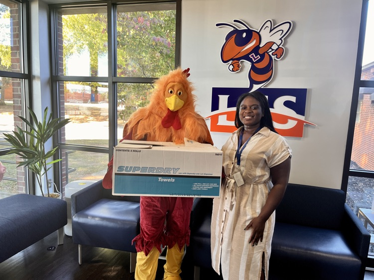 🐔 Robert Gilmore delivered BBQ Chicken Dinners in style — and the fundraiser beat its goal! 🎉 