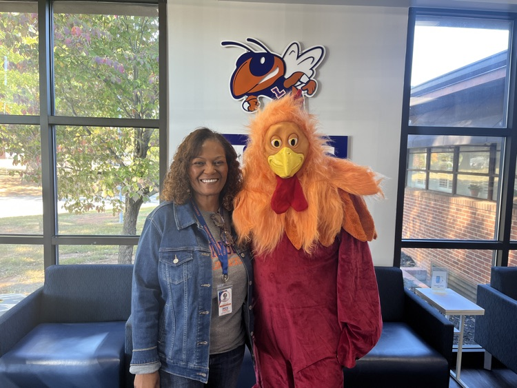 🐔 Robert Gilmore delivered BBQ Chicken Dinners in style — and the fundraiser beat its goal! 🎉 