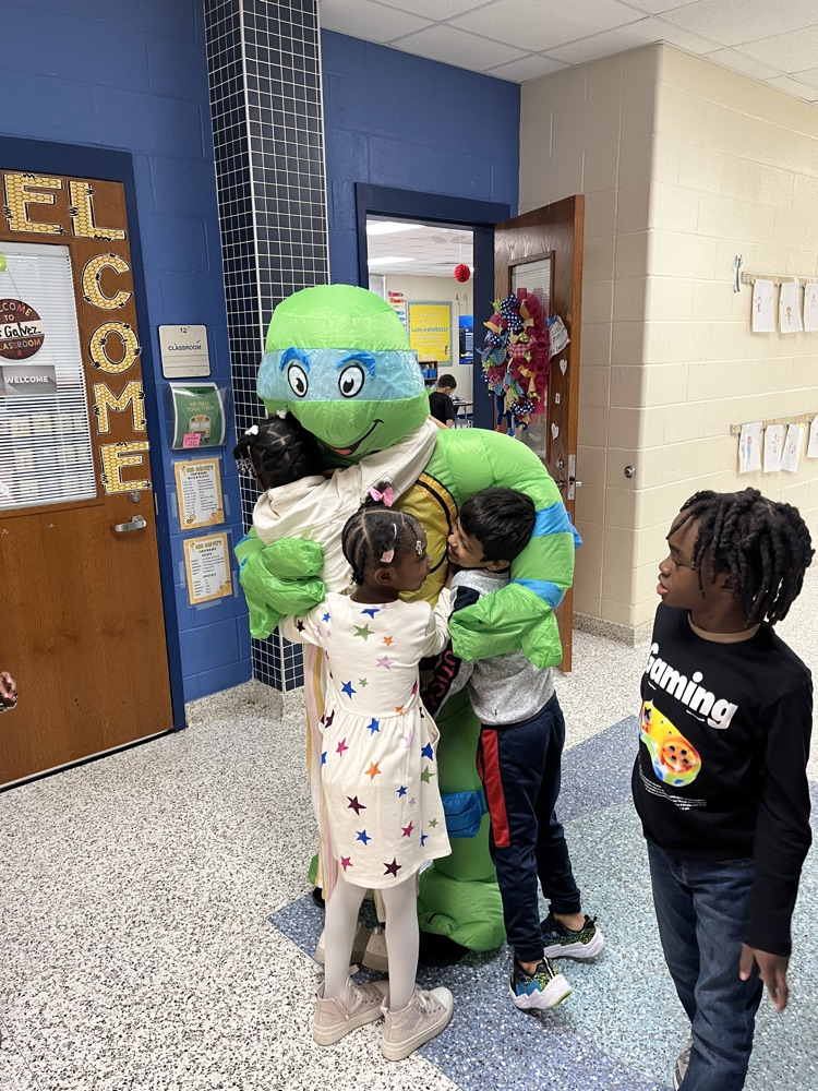 Costumes, smiles, and even a Ninja Turtle sighting… FA-BOO-LOUS Week is keeping the fun alive as we head toward Halloween! 
