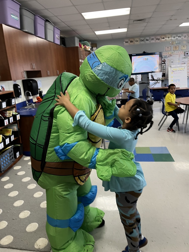 Costumes, smiles, and even a Ninja Turtle sighting… FA-BOO-LOUS Week is keeping the fun alive as we head toward Halloween! 