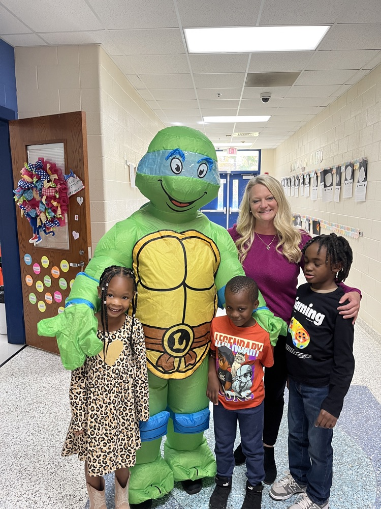 Costumes, smiles, and even a Ninja Turtle sighting… FA-BOO-LOUS Week is keeping the fun alive as we head toward Halloween! 