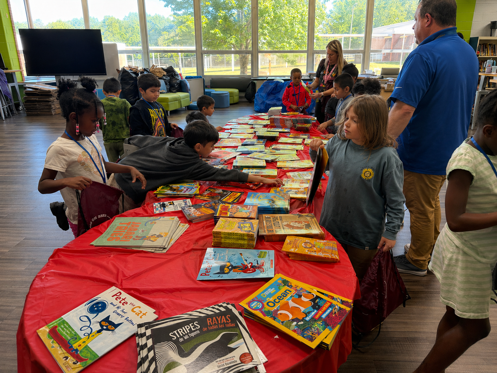 Books on Break in action: students selecting books, building personal libraries, and expanding access to literacy. #AccessInAction