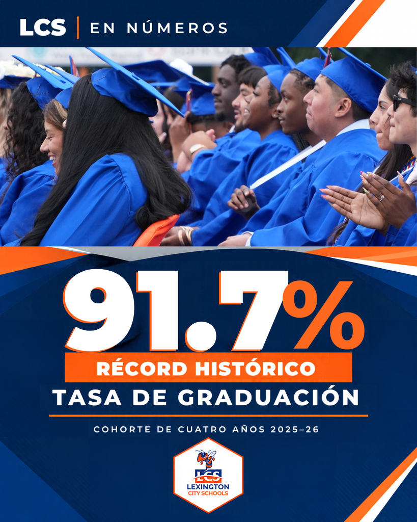 Gráfico de LCS En Números que destaca la tasa récord de graduación de cuatro años de 91.7% de Lexington Senior High School para 2025–26, con una fotografía de estudiantes graduados celebrando con togas y birretes azules.