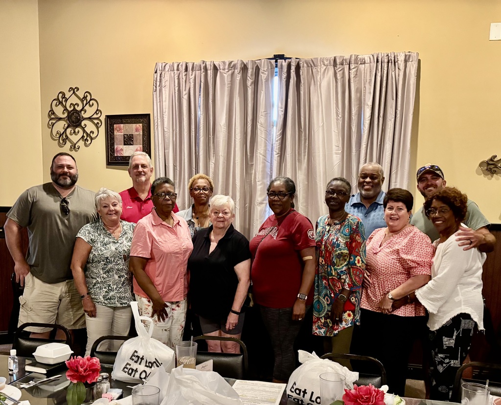 Pic of mentees at dinner at Angelo's