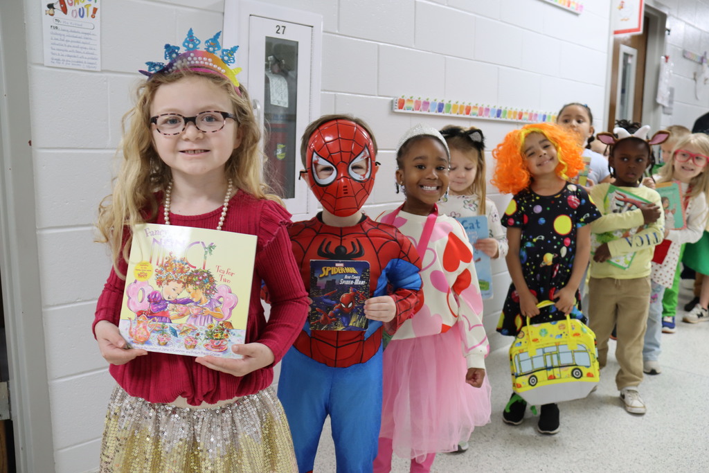 Pic of students at BLPS book parade