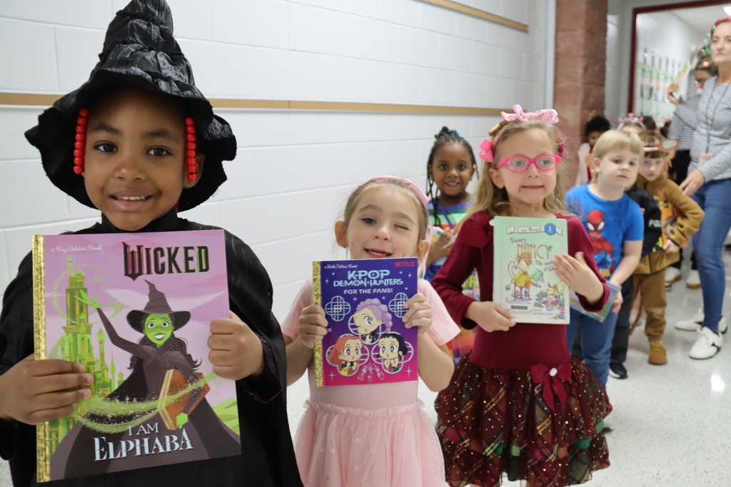 Pic of students at BLPS book parade
