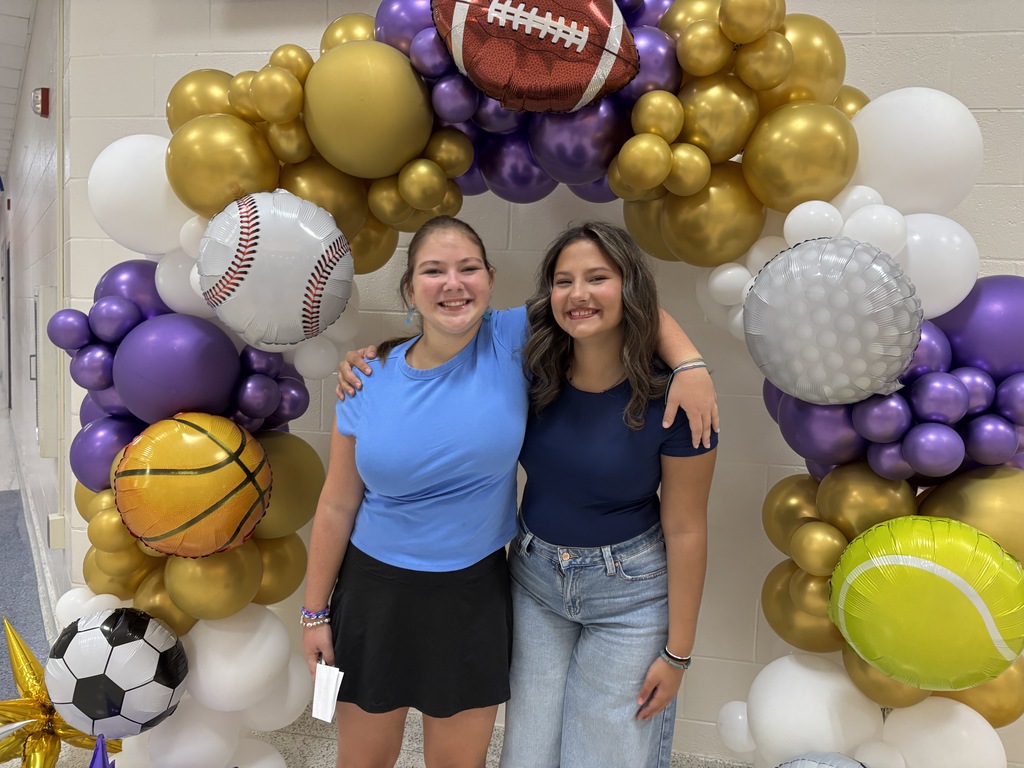 Pic of smiling students