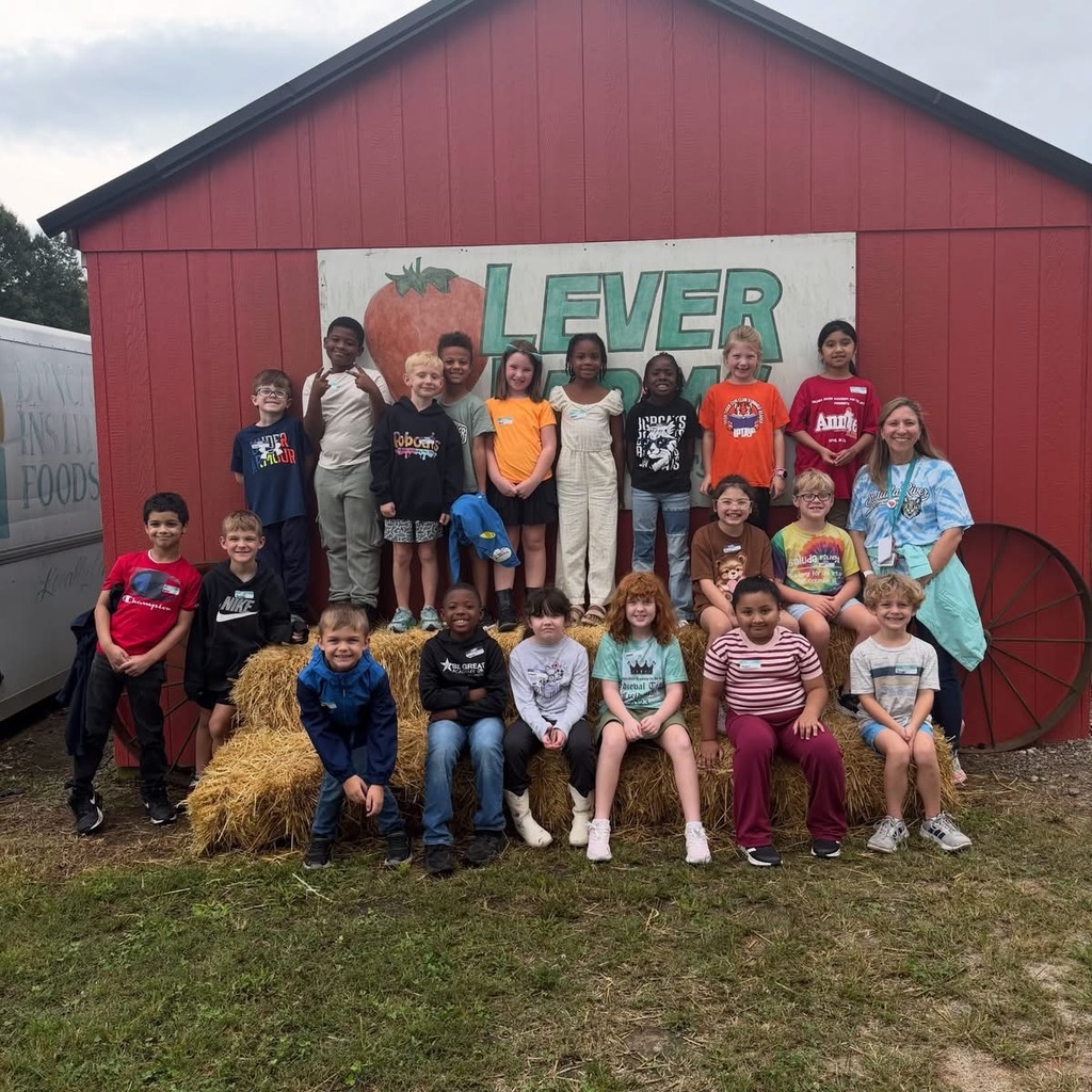 2nd grades students at the farm