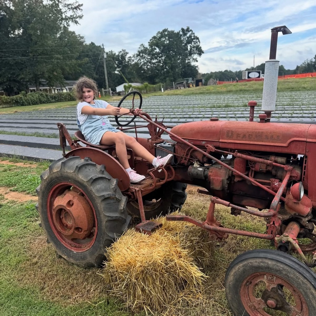 2nd grades students at the farm