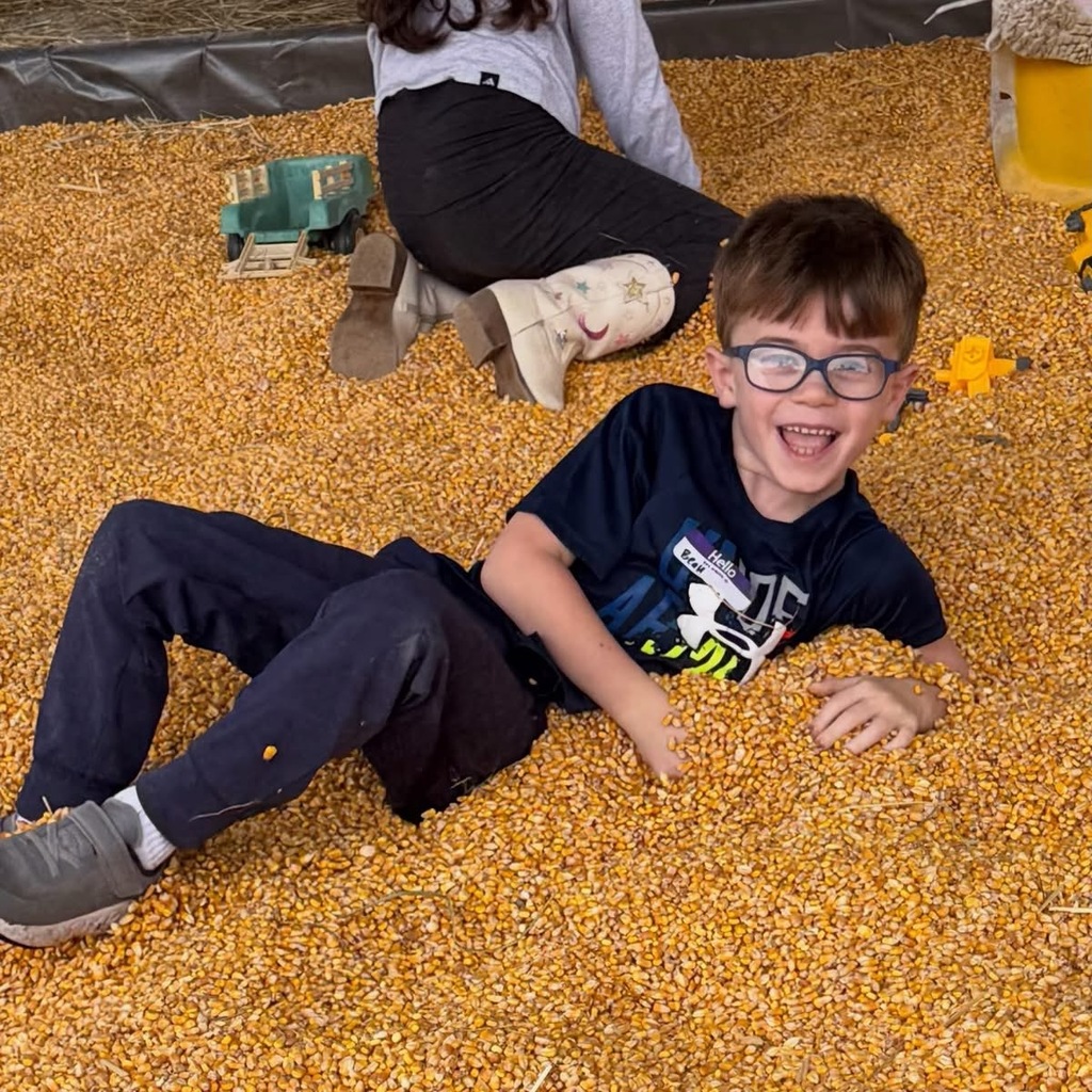 2nd grades students at the farm