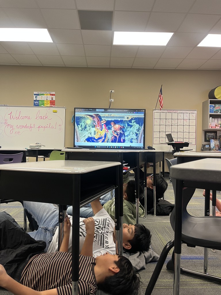 5th grade students drawing