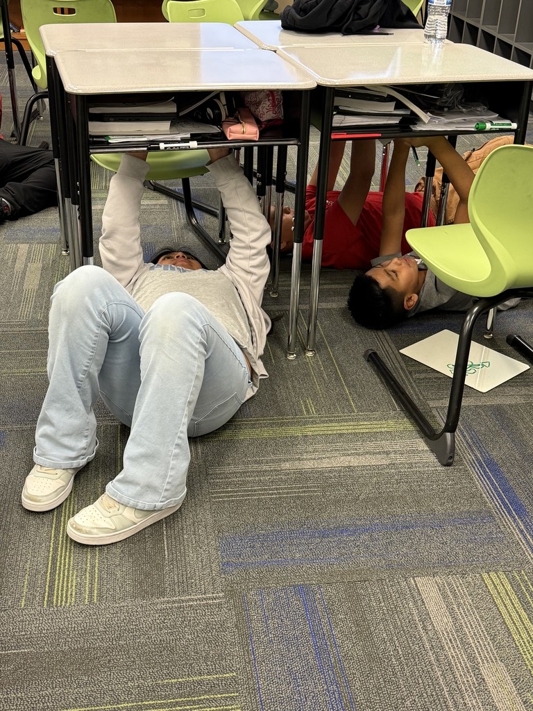 5th grade students drawing