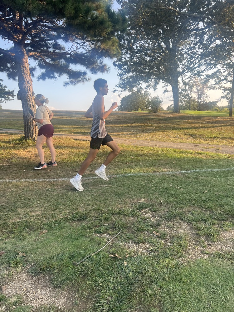 Cross Country Wildcats ran in Willow Springs tonight and had a great meet. This is a pretty tough course but we are super proud of all these athletes! Tyrone Merdian placed 7th in the Varsity Boys race with a time of 19:40. Way to go, Ty!🖤🧡