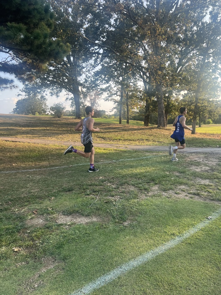 Cross Country Wildcats ran in Willow Springs tonight and had a great meet. This is a pretty tough course but we are super proud of all these athletes! Tyrone Merdian placed 7th in the Varsity Boys race with a time of 19:40. Way to go, Ty!🖤🧡