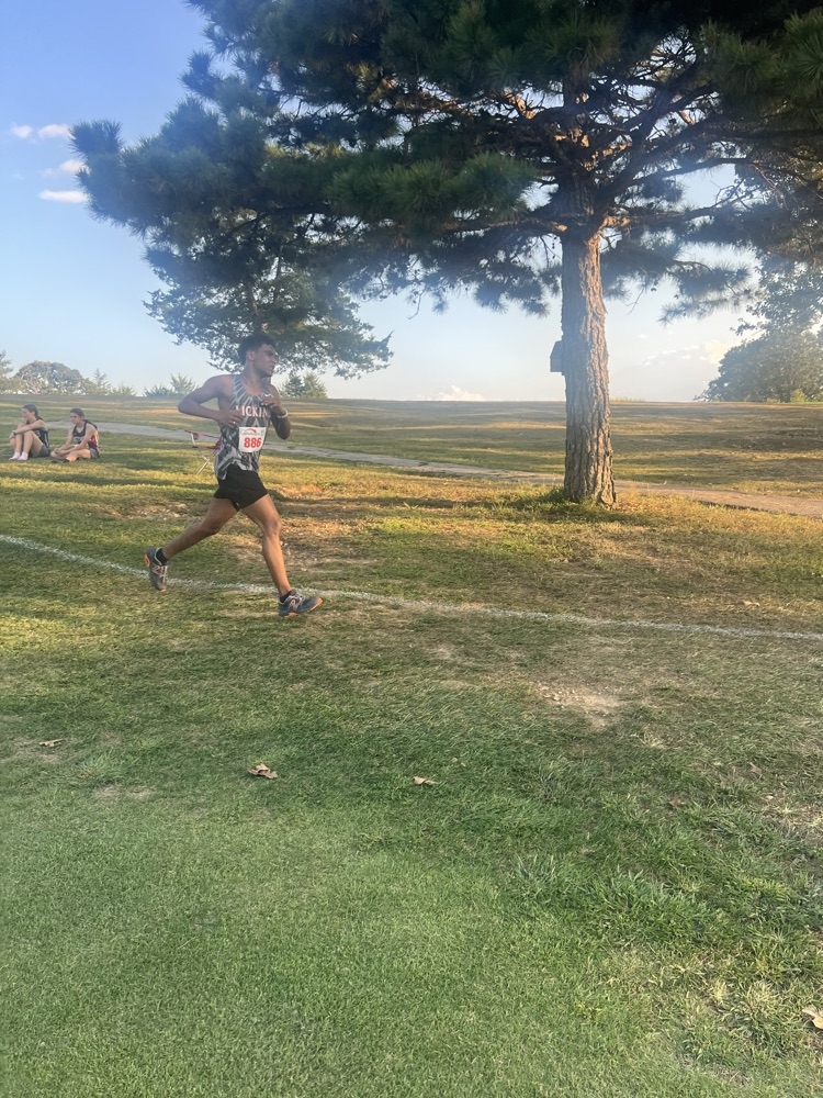 Cross Country Wildcats ran in Willow Springs tonight and had a great meet. This is a pretty tough course but we are super proud of all these athletes! Tyrone Merdian placed 7th in the Varsity Boys race with a time of 19:40. Way to go, Ty!🖤🧡
