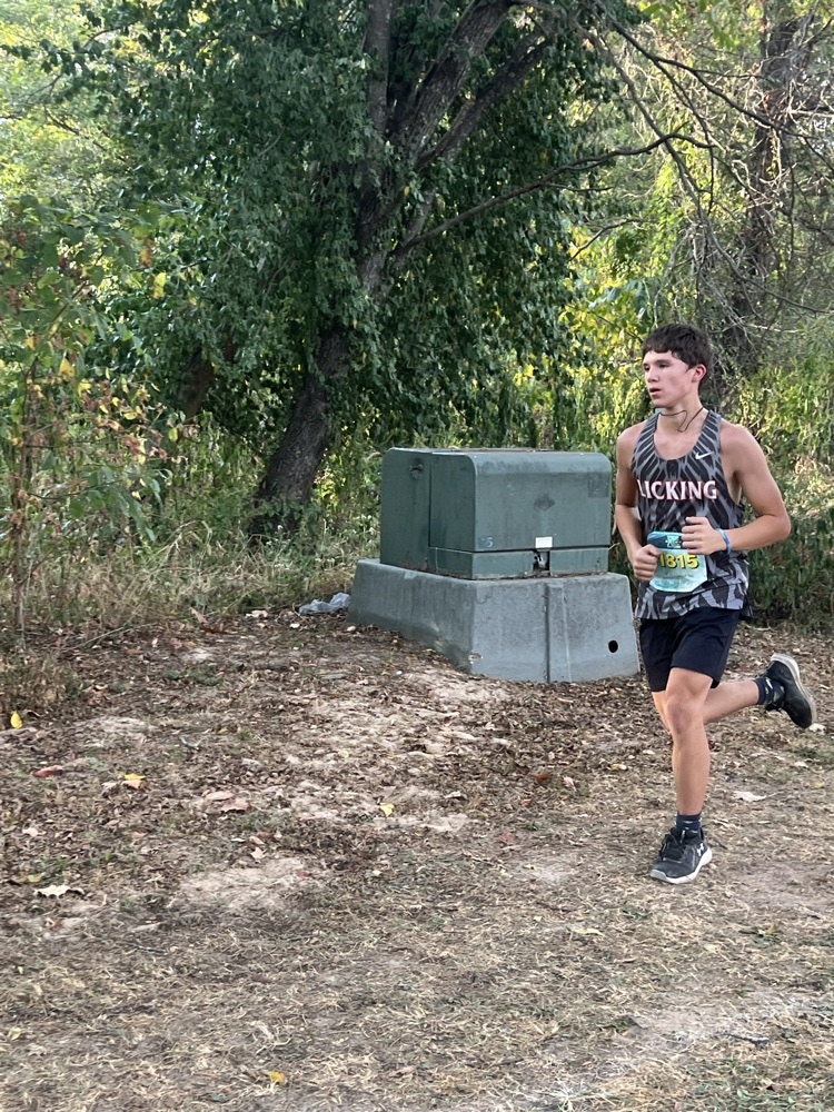 🖤🧡Cross Country Wildcats took on lots of schools tonight at Steelville. Lots of personal records set tonight! Tyrone Merdian medaled at 14th place. Good job, Wildcats!🖤🧡