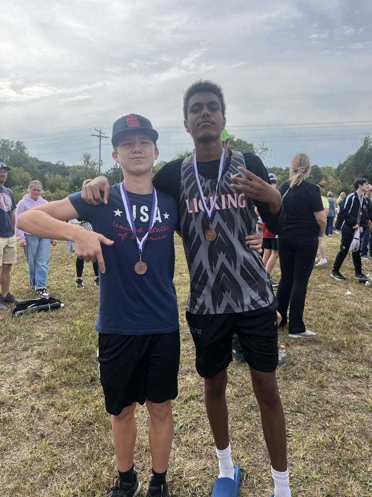 Tyrone Merdian and Dawsynn Moore placed 3rd and 7th in the Varsity Boys race.