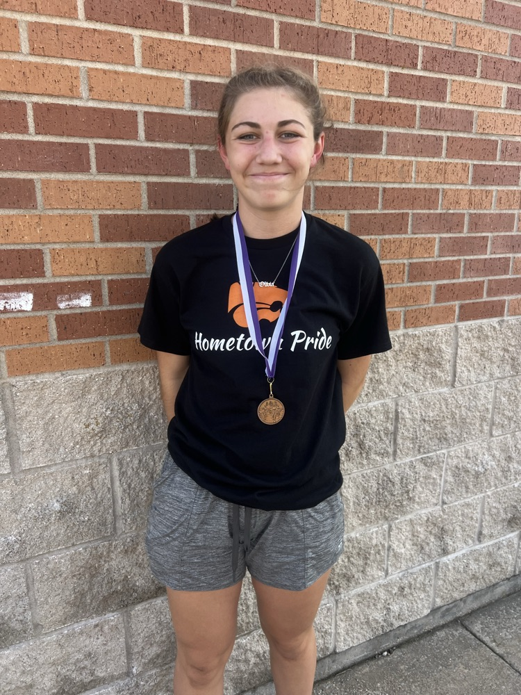 Olivia Clayton placed 14th place in the Varsity Girls race.