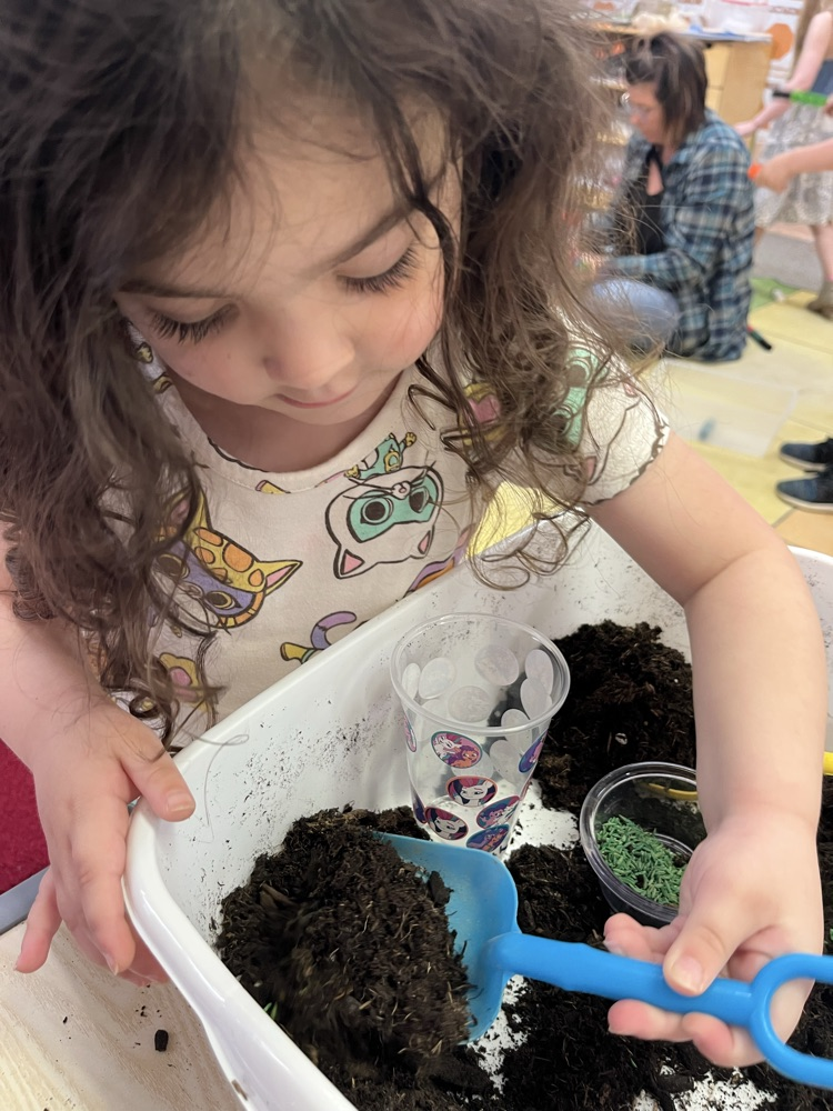 Mrs. Williams’ preschool class got their hands dirty today planting grass! 🌱 The students had so much fun learning about how plants grow while carefully planting their own grass seeds.We can’t wait to watch their grass sprout over the next few days! 