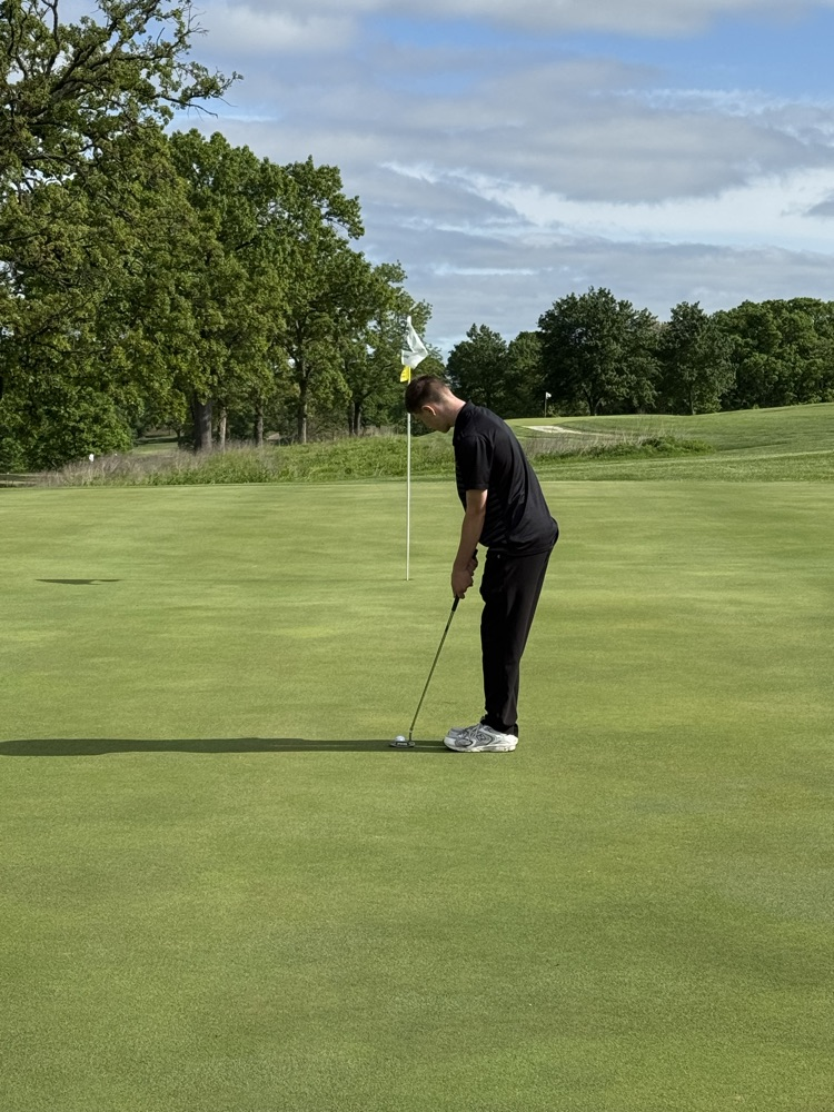Elan with the long putt  