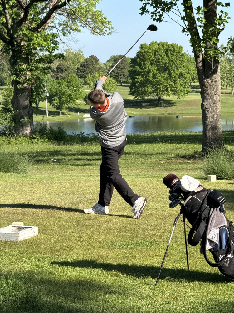 elan driving to the middle of the fairway  