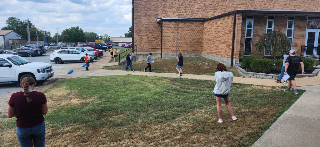 7th Hour class describing matter based on their physical properties. Matter detective was played back in the classroom.