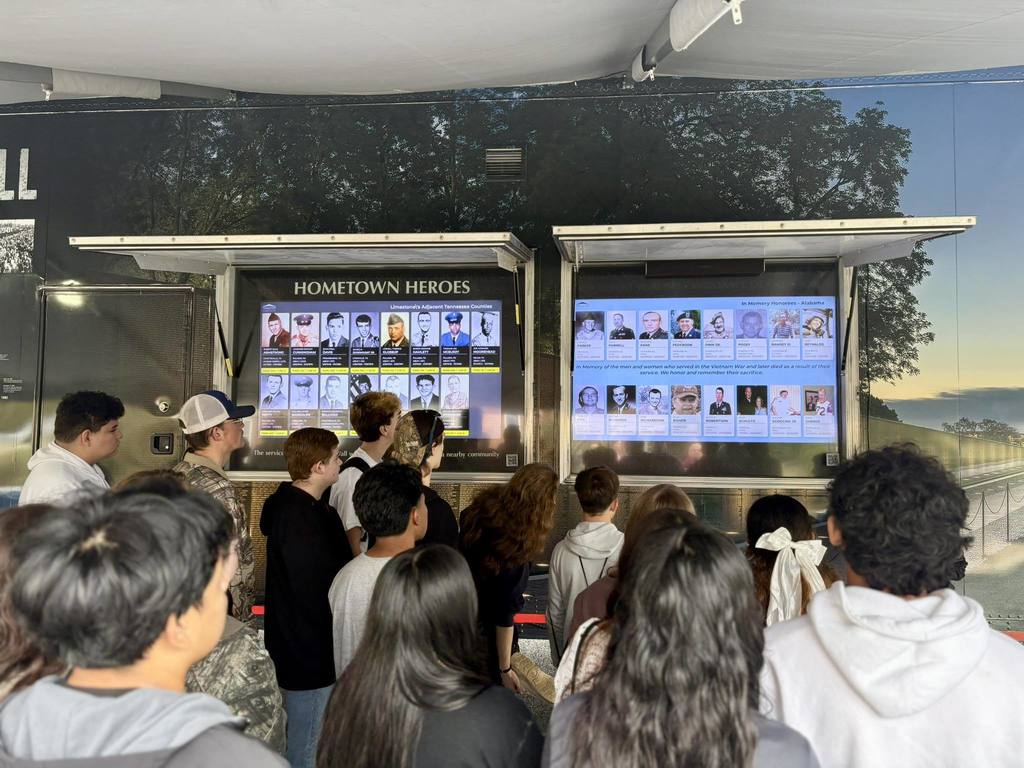 LCS students visit the Wall That Heals