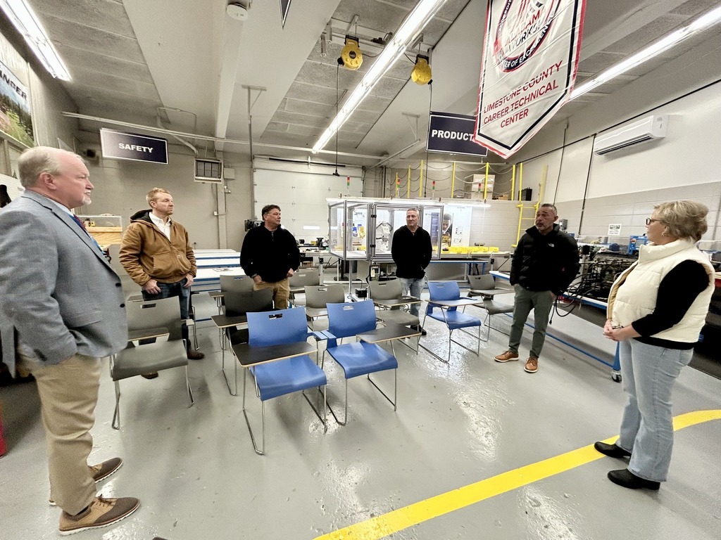 Woodbridge industry leaders meet with school leaders at Career Tech.