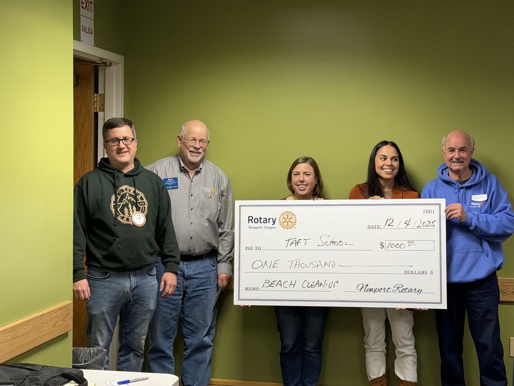 Taft El receives $1,000 Check