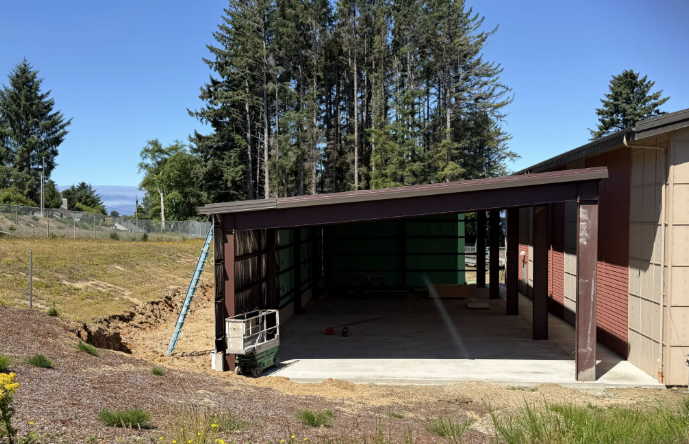 Outdoor playshed with slanted roof 