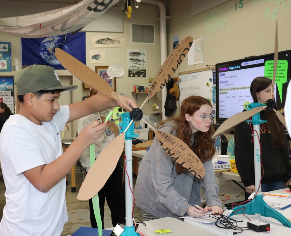 Middle school students test wind turbines 