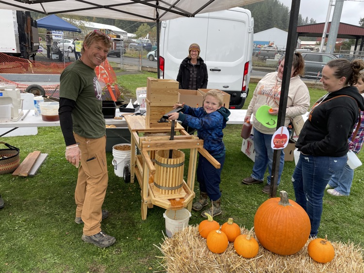 apple pressing activity