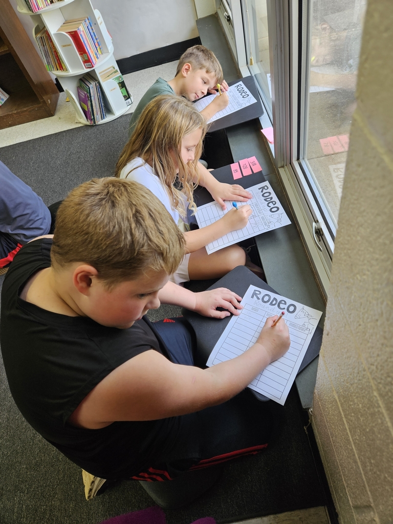 Students work in groups to practice rounding numbers. 
