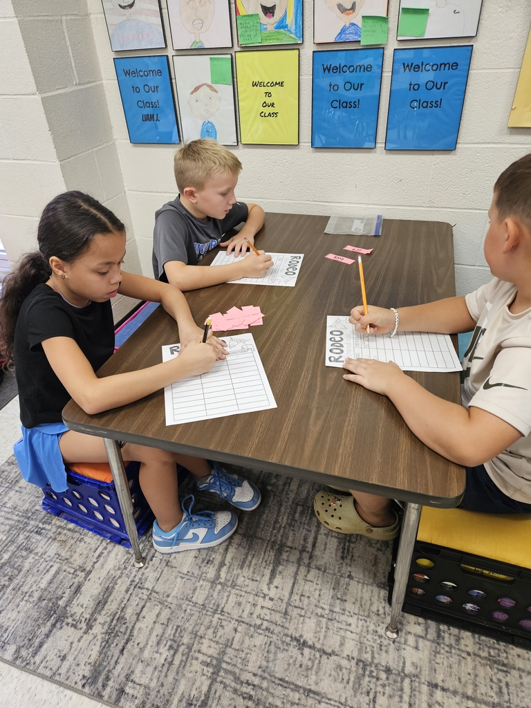 Students work in groups to practice rounding numbers. 