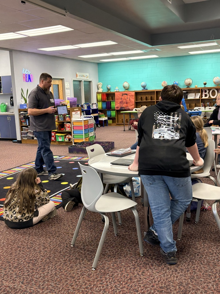Thank you to the LC Public Library for coming out today and giving two of our 4th grade classes a hands-on experience with the Bolt robots! 🤖📚