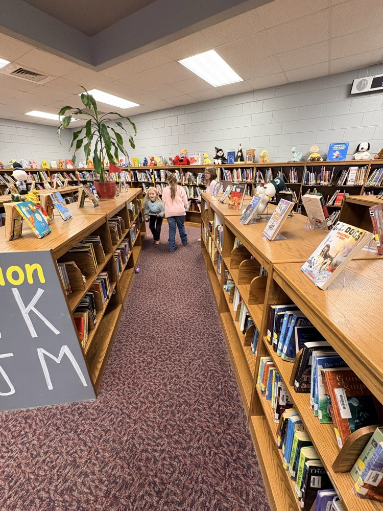 Thank you to the LC Public Library for coming out today and giving two of our 4th grade classes a hands-on experience with the Bolt robots! 🤖📚