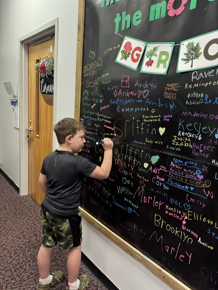 Remington got to sign the WOF for passing his addition facts👍🏼Keep up the hard work!!