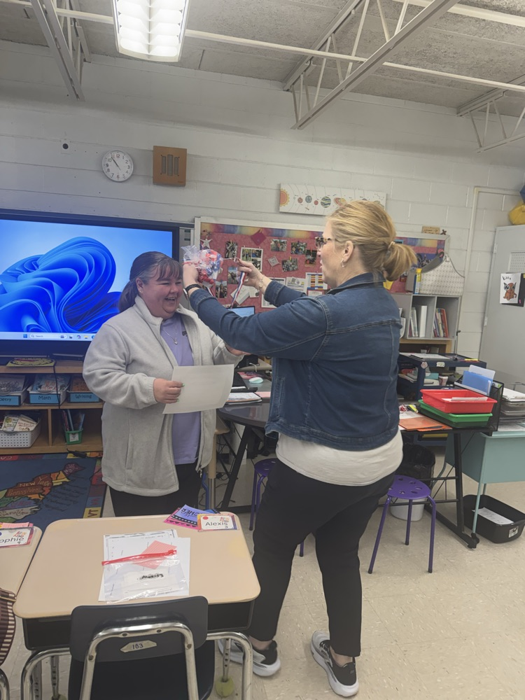 Congratulations to Mrs. Davis! 🎉 Mrs. Davis was a winner for Union Elementary for her dedication to posting weekly updates for our county during the Lincoln County NASOT Winter Games! 🏆