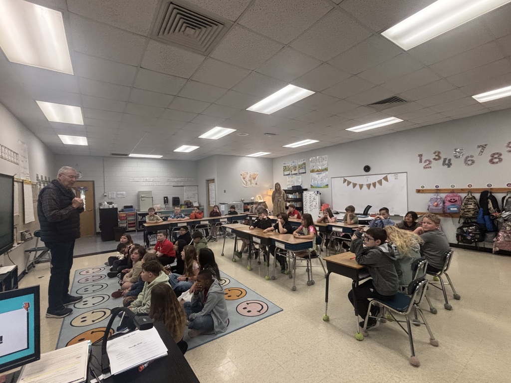 The mayor Lincoln county speaking with 3rd graders in a classroom at Love Memorial.