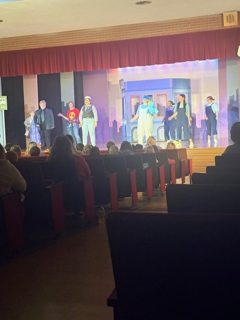 A huge THANK YOU to the talented students from West Lincoln for putting on such an amazing performance of Don’t Let the Pigeon Drive the Bus! for our students today.  Our hallways are still buzzing with excitement! It was such a treat to see the creativity and hard work you put into the show. You definitely inspired some future actors and actresses in our classrooms today!