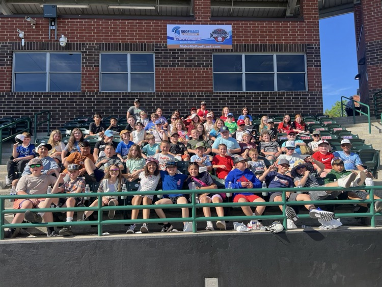 Picture of Students at Crawdads Game.