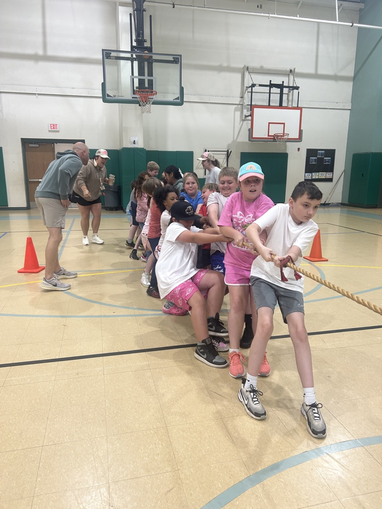 students playing tug-of-war.