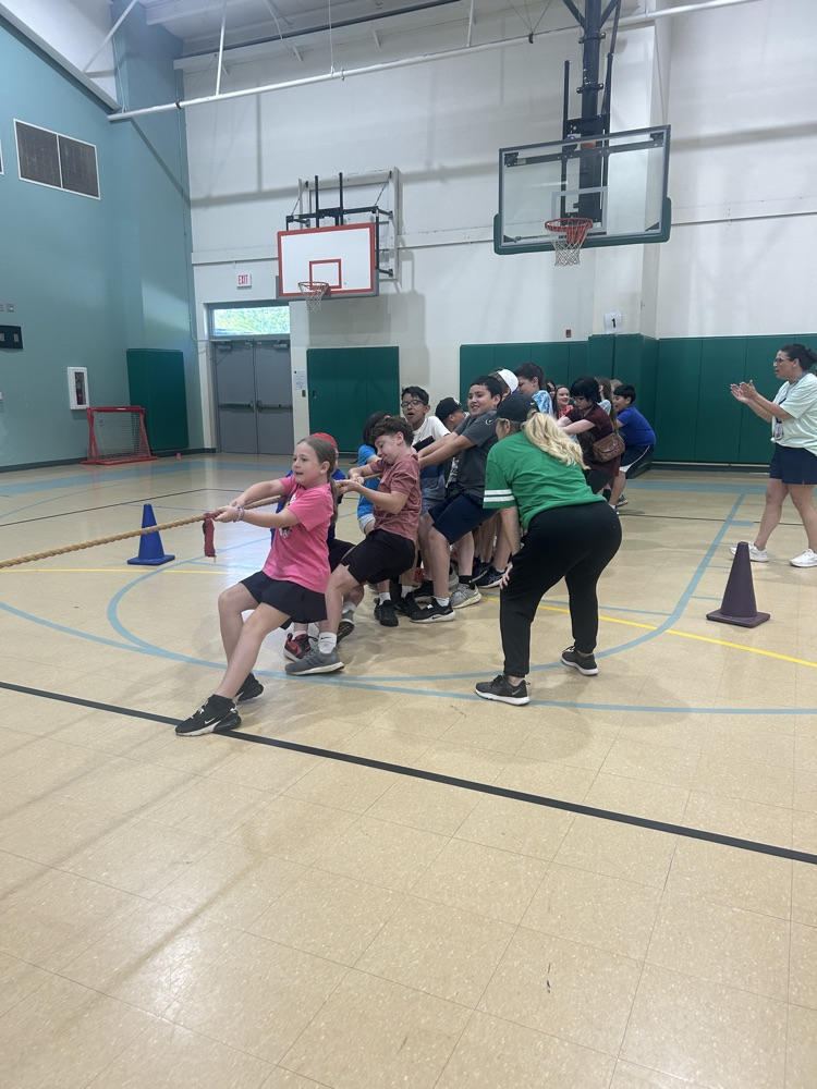 students playing tug-of-war.