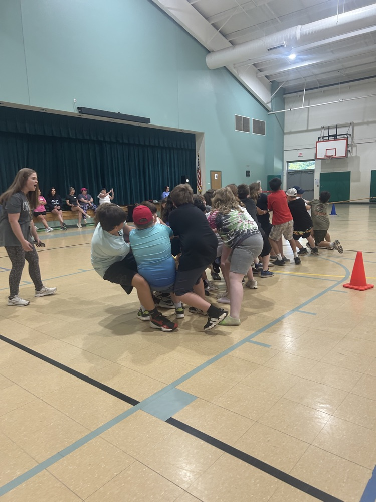 students playing tug-of-war.