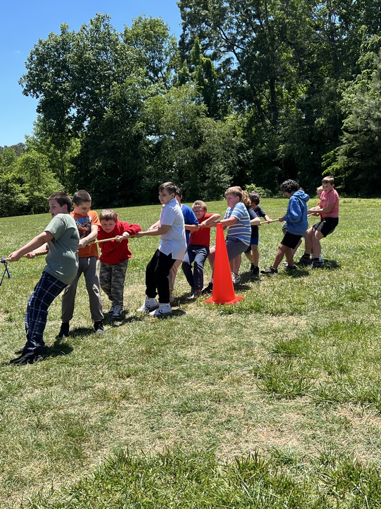 students outside playing tug a war